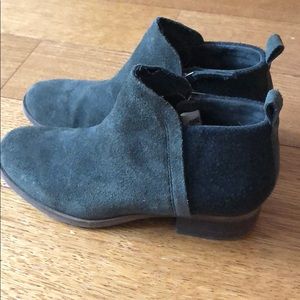 Toms women’s DEIA forest bootie — barely worn!!